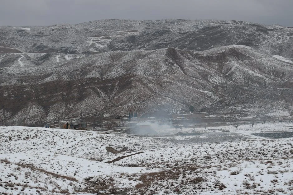 China Warns Pakistan and Afghanistan as Fighting Escalates Amid Economic Turmoil