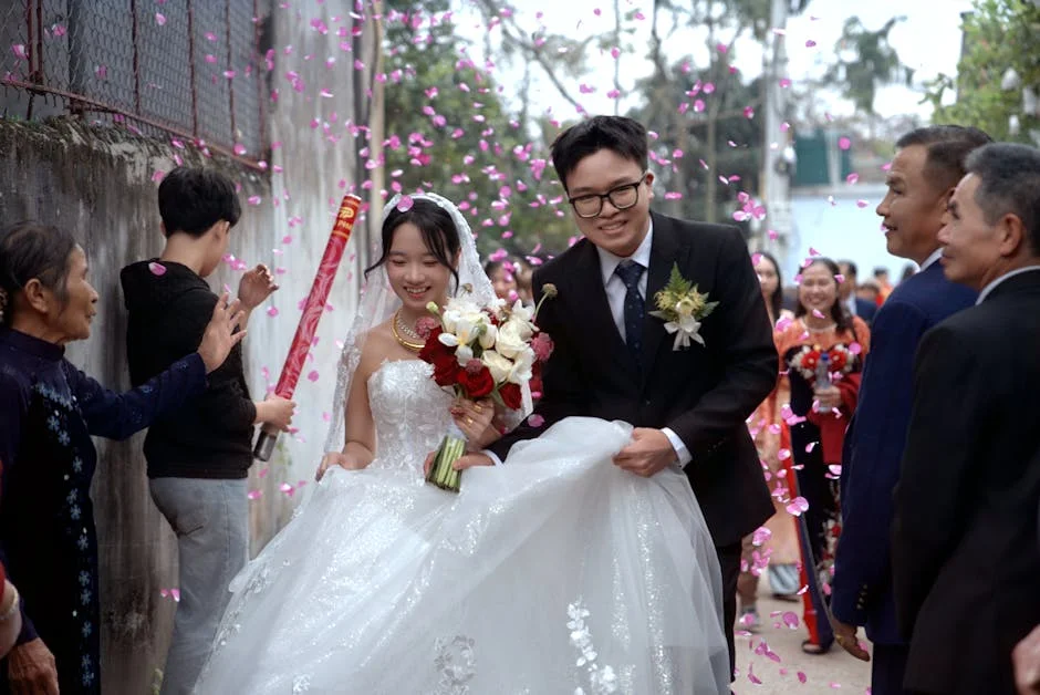 China’s Marriage Crash Hits Real Estate and Retail Markets