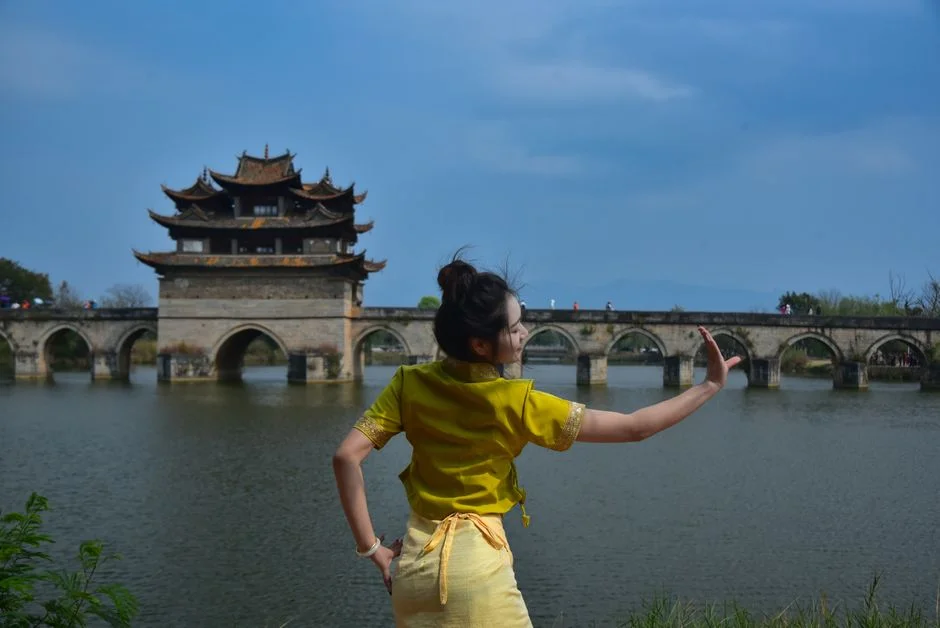 Chinese Woman Turns Ancient Painting Into 60kg Chocolate Sculpture — Goes Viral