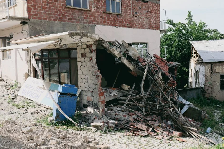 Digos School Roof Collapses During Quake — Pupils Sprint to Safety