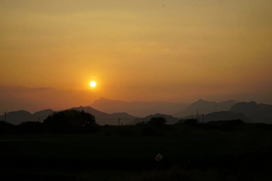 India Battles Extreme Weather: Heatwave Disrupts Agriculture Amid Snow in Himalayas — World Affairs