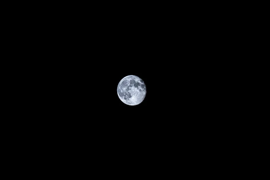 NASA Releases First Moon Fly-by Images Amid Earthset Hype