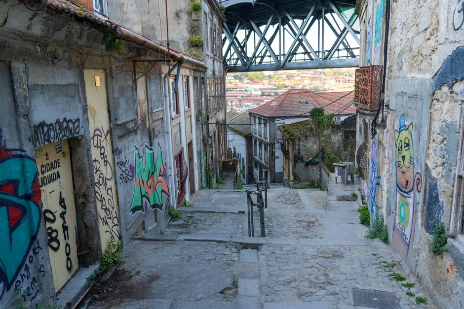 Portuguese Banker 'Dono Disto Tudo' Escapes Prison — Dementia Ends 13-Year Sentence — Infrastructure Cities