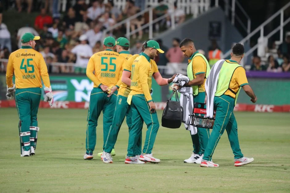 Robinson Dismantles New Zealand with Five-Wicket Haul on Test Return