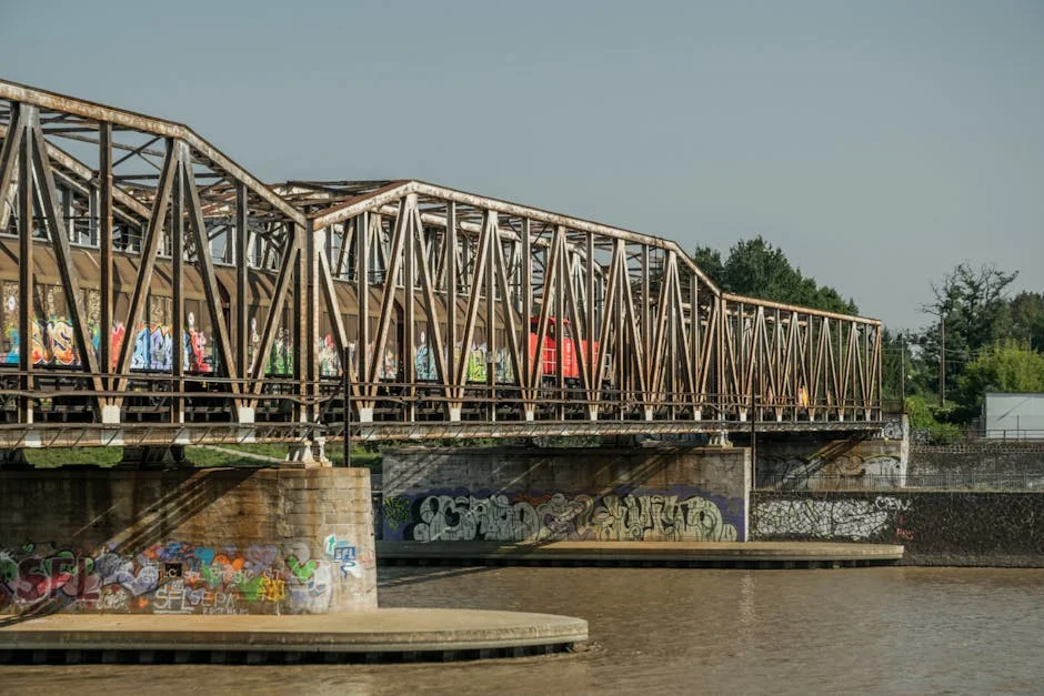 Salt River Bridge Stalls Voortrekker Road Traffic for Another Year