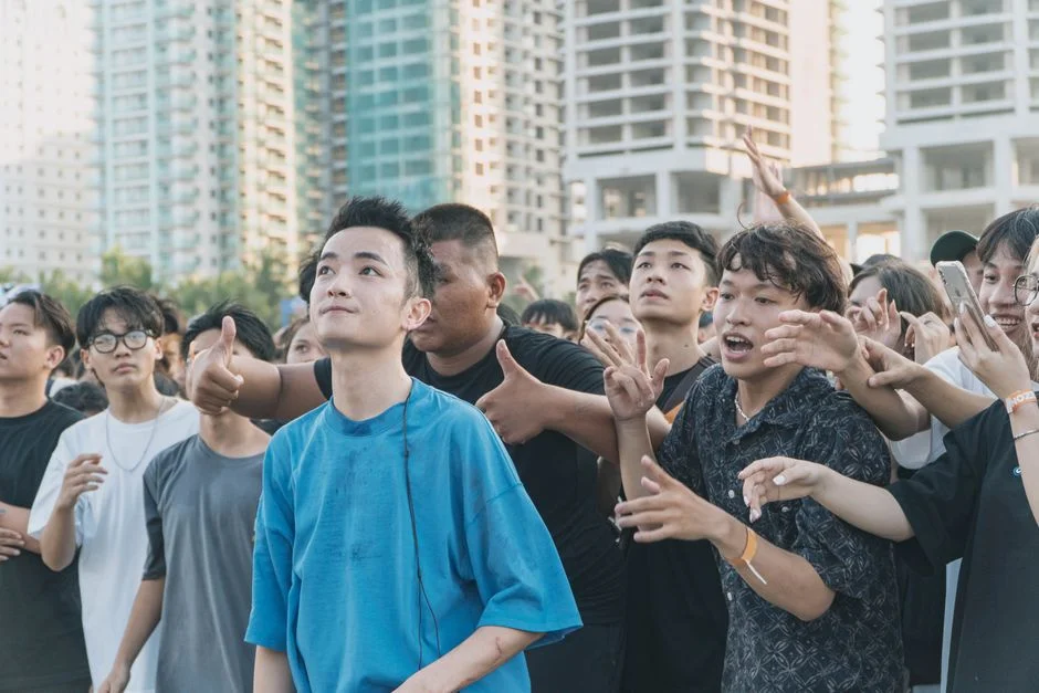 Zhang Linghe Forces Live Event Online After Fan Frenzy at SG Mall