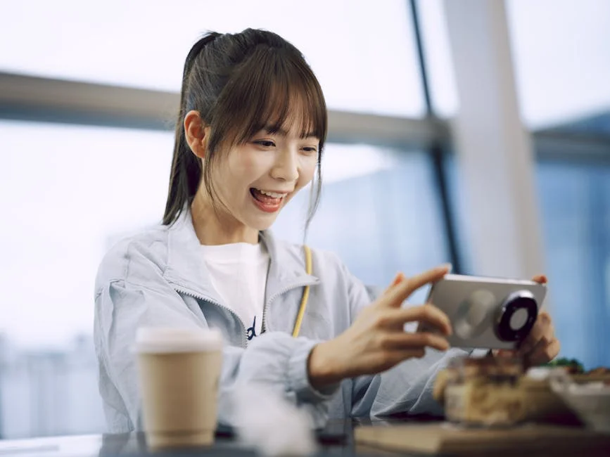 Zhang Linghe Reimburses Fans After Viral Overcrowding — Fans Want More